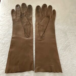 Women’s vintage dark tan leather gloves
